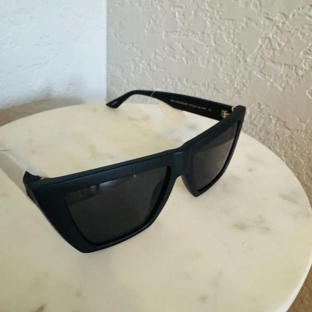 DIFF Eyewear Vinona Sunglasses, 100% UV‎ protection, Black, Retro Chic, NWT